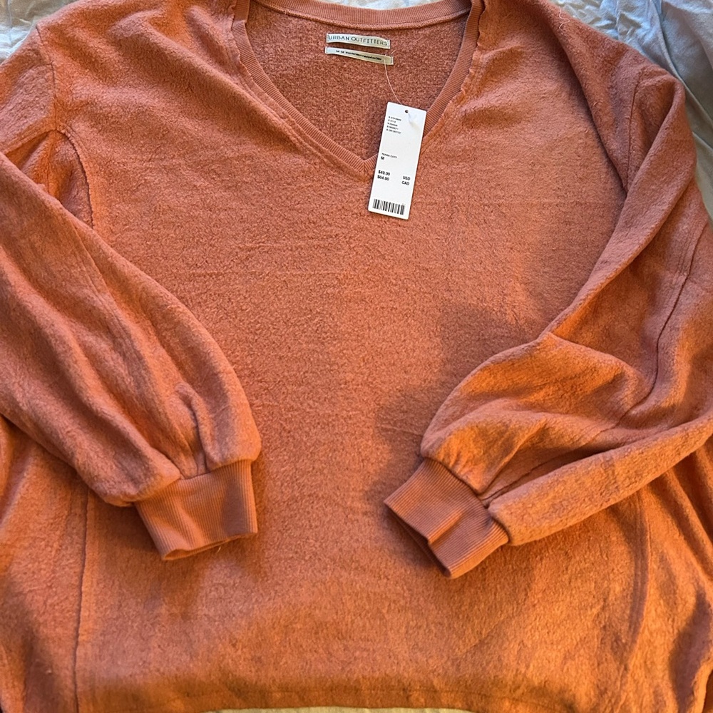 NWT Urban Outfitters V-Neck Sweater Sweatshirt Size M Terra Cotta